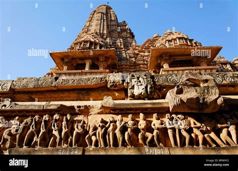 The Lakshmana Temple Sculpture! An Exquisite Depiction of Divine Grace and Architectural Marvel